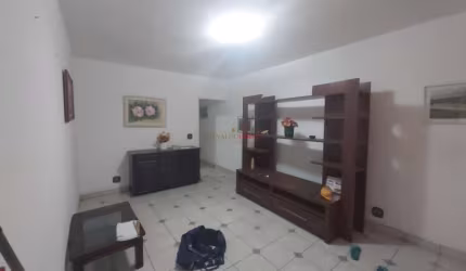 Casa térrea à venda com 3 dormitórios e 1 suíte na região de Interlagos.