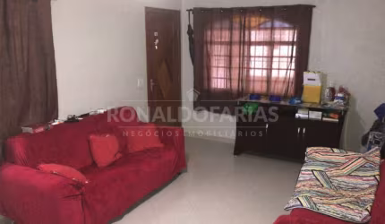 Casa à Venda em Interlagos com 3 Dormitórios 1 Suíte e 2 Vagas de Garagem