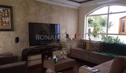Casa Térrea no Jd. Suzana em Interlagos com 260m2 e 4 dormitórios, sendo 1 suíte!
