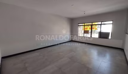 Sala comercial aluga-se com 27 m2 em Interlagos