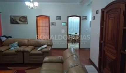 Excelente sobrado a venda no Jardim Satélite com 4 dormitórios e suíte