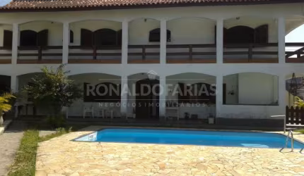 Sobrado à venda com 5 dormitórios, 1 suíte na região do Jardim Maria Amália.