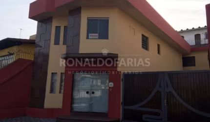 Prédio à venda com 6 salas e 7 vagas na região de Interlagos.