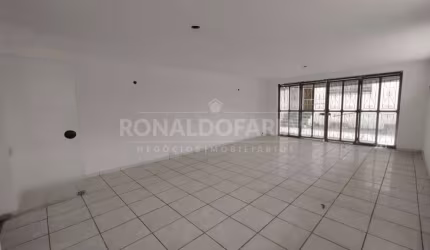 Sobrado comercial/residencial para locação na região de Interlagos.