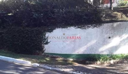 Casa térrea à venda com 3 dormitórios e 1 suíte na região de Alphaville.