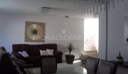 Casa a Venda em Interlagos com 4 Dormitórios 1 suíte e 4 Vagas de Garagem