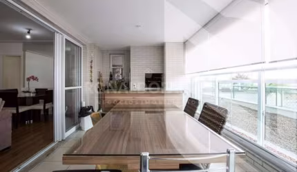 Apartamento à venda reformado com 3 dormitórios na região de Santo Amaro.