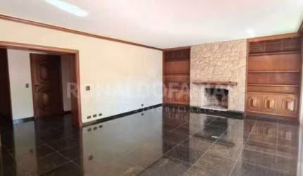 Casa à Venda em Interlagos com 4 Dormitórios 2 Suítes e 6 Vagas de Garagem