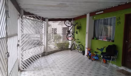 Casa térre à venda com 3 dormitórios e 1 suíte na região de Interlagos.