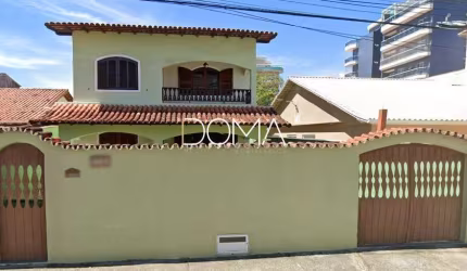 Casa Duplex independente com 4 quartos! Na melhor localização do Braga!