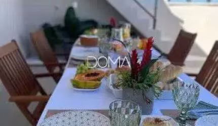 Cobertura de três quartos, finamente decorada e mobiliada!