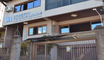 Casa com 4 quartos à venda na Rua Veríssimo Rosa, 50, Partenon, Porto Alegre por R$ 2.200.000