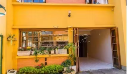Casa em condomínio fechado com 3 quartos à venda na Rua General Gomes Carneiro, 80, Medianeira, Porto Alegre por R$ 450.000