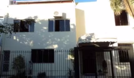 Casa com 3 quartos à venda na Rua Visconde do Rio Branco, 390, Floresta, Porto Alegre por R$ 1.350.000