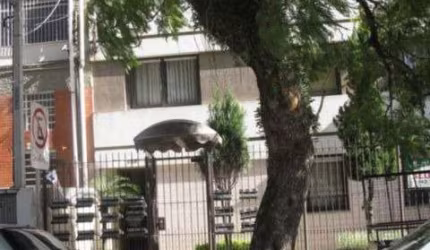 Apartamento com 2 quartos à venda na Rua Augusto Severo, 134, São João, Porto Alegre por R$ 240.000