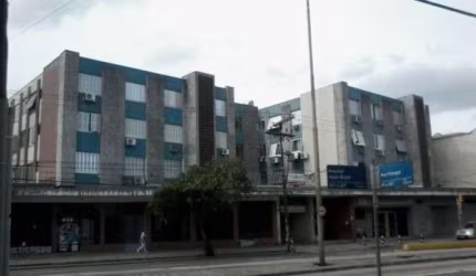 Apartamento com 3 quartos à venda na Avenida Assis Brasil, 280, Passo da Areia, Porto Alegre por R$ 300.000
