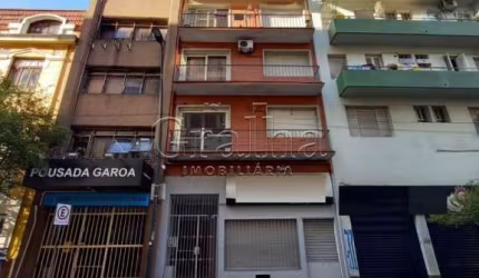 Apartamento com 2 quartos à venda na Rua Jerônimo Coelho, 267, Centro Histórico, Porto Alegre por R$ 300.000