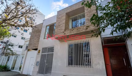 Espaçoso e Moderno Escritório Comercial de Alto Padrão à Venda em Água Verde, Curitiba-PR