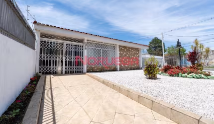 Imóvel de Alto Padrão no Cajuru: Casa com 3 Quartos, 1 Suíte, 3 Banheiros, 2 Vagas de Garagem e 200m² em Curitiba, PR.