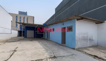Barracão Comercial de Alto Padrão em Curitiba - Santa Cândida  5 salas, 3 banheiros, 6 vagas de garagem  290 m²