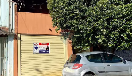 Casa A venda com ótima localização e 2 dormitórios