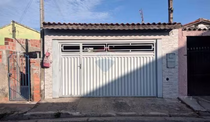 Casa à venda no Campo Largo, dista  poucos metros da avenida principal