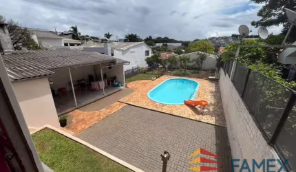 CASA COM PISCINA À VENDA NO BAIRRO FRARON - CA748