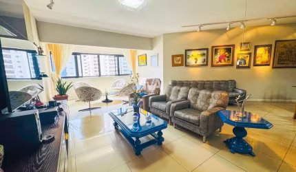 Apartamento com 3 quartos no Meireles
