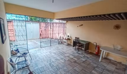 Casa comercial com 410m²