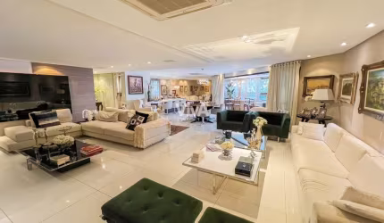 Apartamento com 3 suítes no Meireles