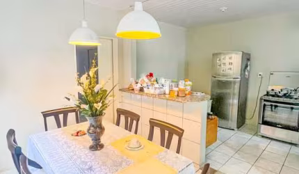 Casa duplex com 4 suítes no  Itaperi
