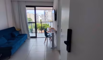 Quarto e sala na Barra com varanda