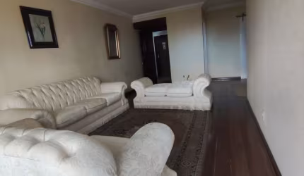 Apartamento 4/4, sendo uma suíte no bairro do Canela.
