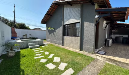 Linda casa de esquina Geminada