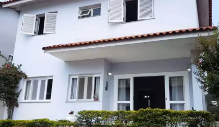 Residencial 9 Sobrado á venda, 4 Quartos, Suítes, Piscina, 4 Vagas !!