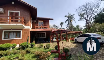 Casa em Condomínio fechado 4 Suítes para alugar e 6 vagas, 1000m2