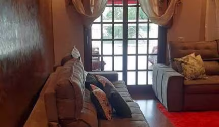 Vende-se Bela Casa em Jandira, 3 Quartos, Área Goumert, 2 Vagas