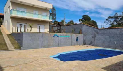 Vende-se Casa com 3 Dormitórios, Terreno de 600 M², Quintal com Piscina, Jarinú SP