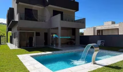 Casa Nova C/ 3 Suítes, Amplo Quintal com Piscina e Espaço Gourmet, Cond. Alphaville