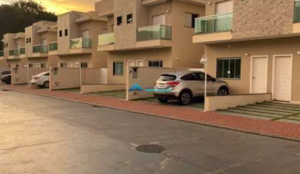 CASA EM COND. FECHADO - COLONIA