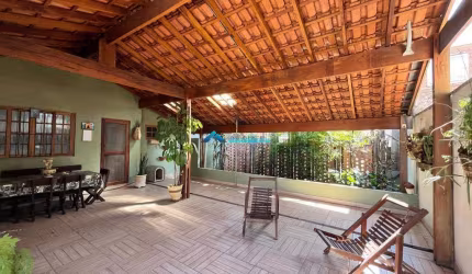 Casa Térrea C/ 2 Dormitórios, Amplo Quintal com árvores, Terreno com 410 M², Jardim Cica, Jundiaí