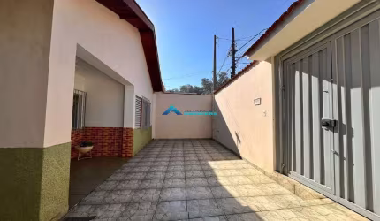 Casa Térrea C/ 2 Dormitórios, Quintal grande e com churrasqueira, Terreno com 260 m², Jundiaí SP