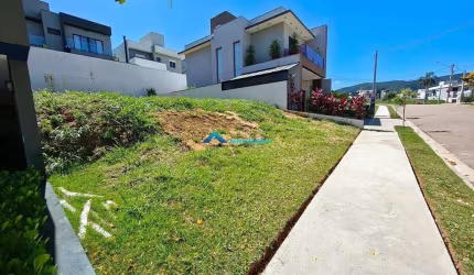 Terreno a venda com 250 m², Topografia em aclive, Cond Reserva Ermida, Jundiaí.