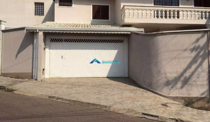 Vende-se Casa Sobrado de 3 Dorms, 1 Suíte, 2 Vagas, na Vila Galvão, Jundiaí-SP