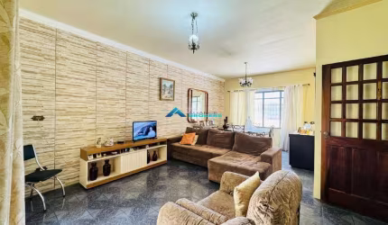 Vende-se Casa de 3 Dorms, 1 Suíte, 5 Vagas, na Vila Guarani, Jundiai-SP