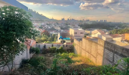 Terreno C/ 262 m², Parte alta do bairro com vista livre, Topografia em Declive, Bairro Vila Maringa, Jundiaí - SP