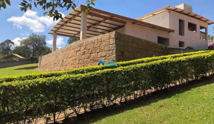 Chácara com Piscina, Campo Gramado, Área total com 5.115 m² - Bairro Ivoturucaia
