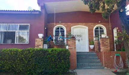 Vende-se Casa de 3 dormitórios, 2 salas, no Bairro Casa Branca - Jundiai