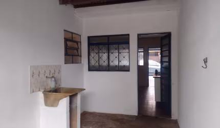 casa com terreno de trezentos metros jd colonial.