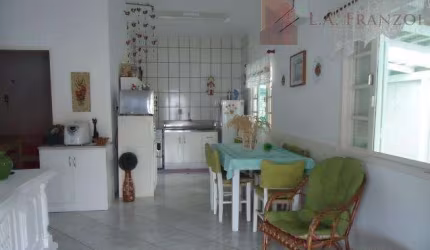 LOCAÇÃO: Casa semi MOBILIADA, com 2 Dormitórios, sala e cozinha e garagem compartilhada para 1 carro, Gravatá, Navegantes/SC!